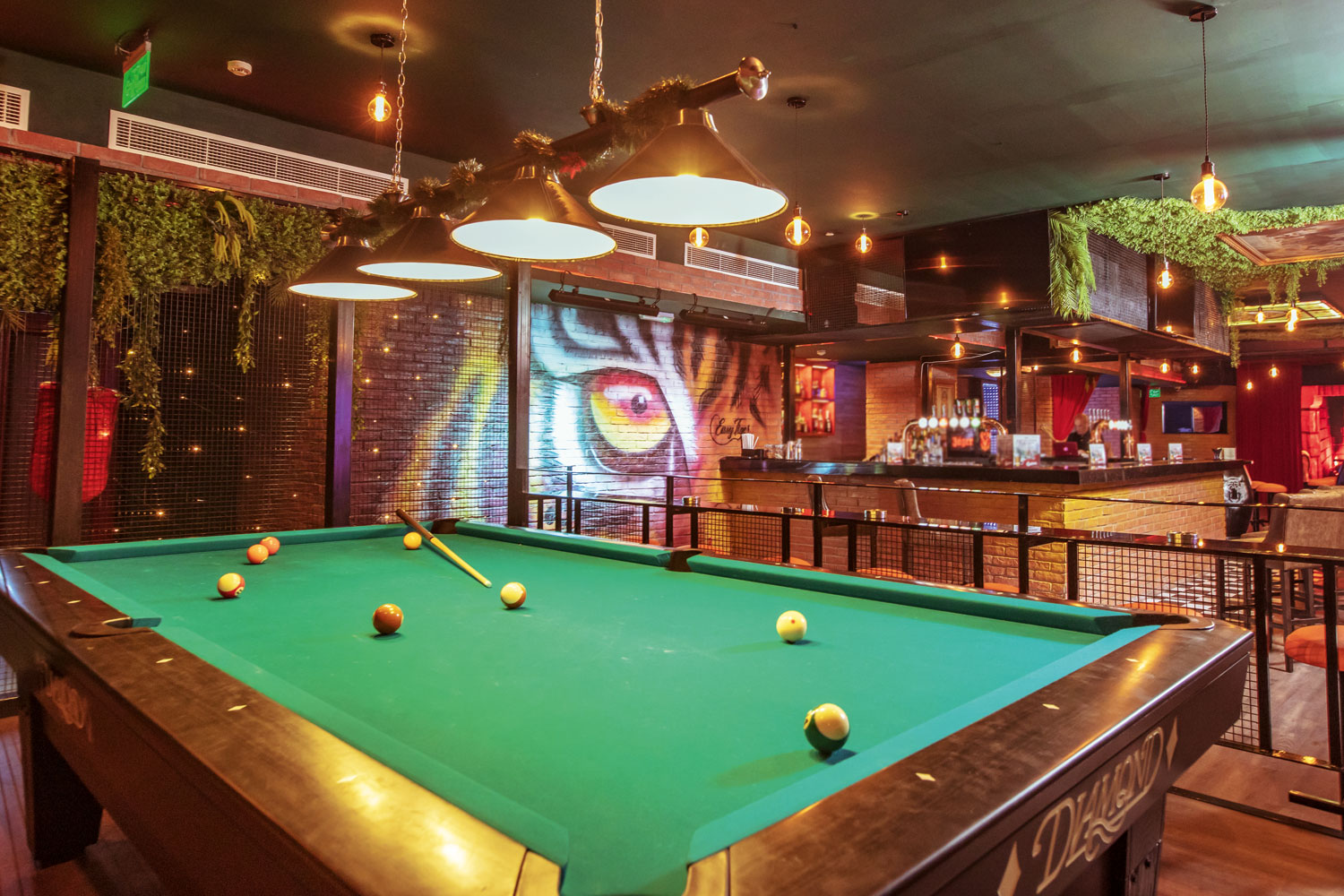Bar with pool table near me hotsell